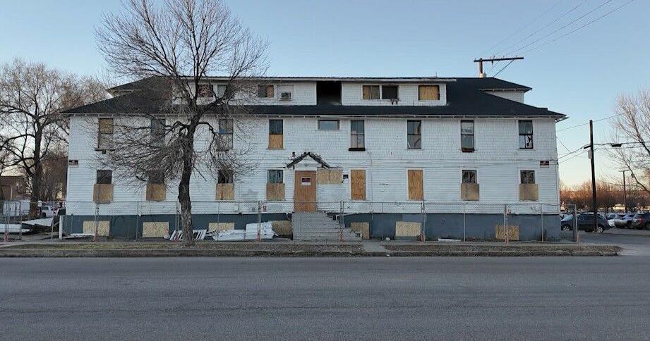 Colonial Apartments in Billings boarded up, RiverStone Health to redevelop