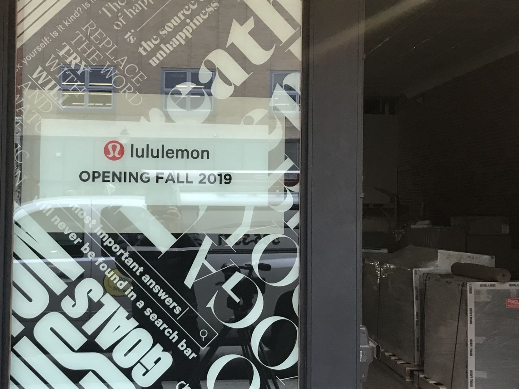 lululemon hours of operation