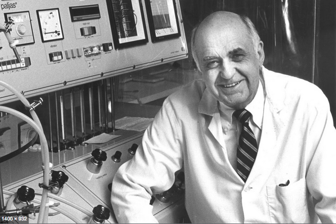 Maurice Hilleman in his lab Use this photo