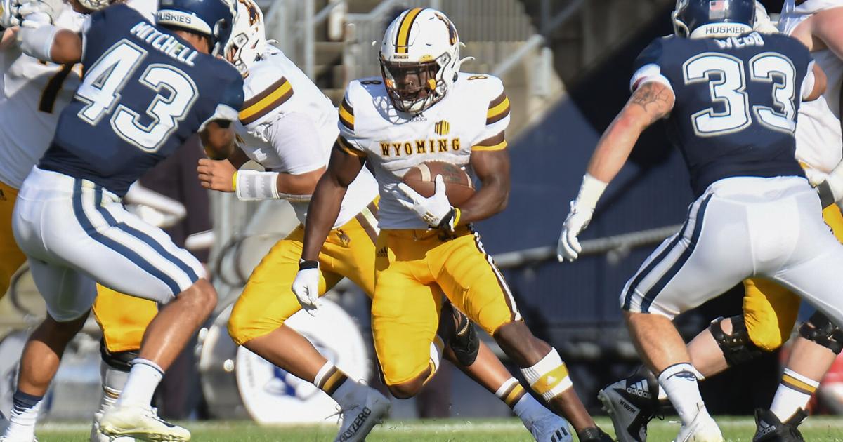 Wyoming Football announces future series with UConn