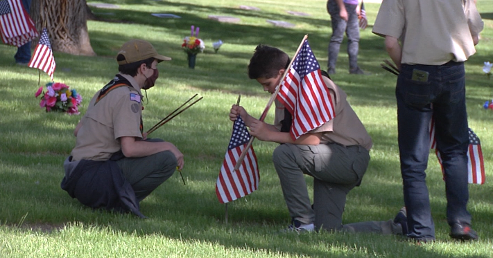 Local Boy Scouts honor fallen soldiers at Mountview Cemetery | Billings ...