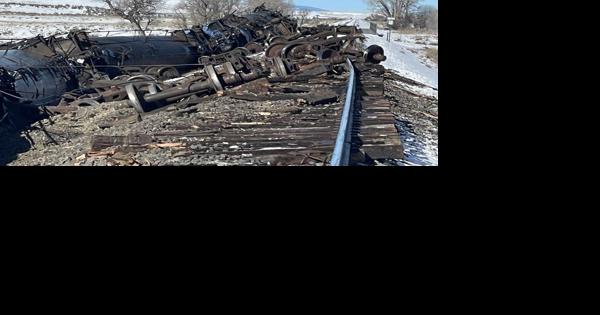 Train derails in Golden Valley County, Montana, Monday morning, 26 cars derail - Vimarsana News