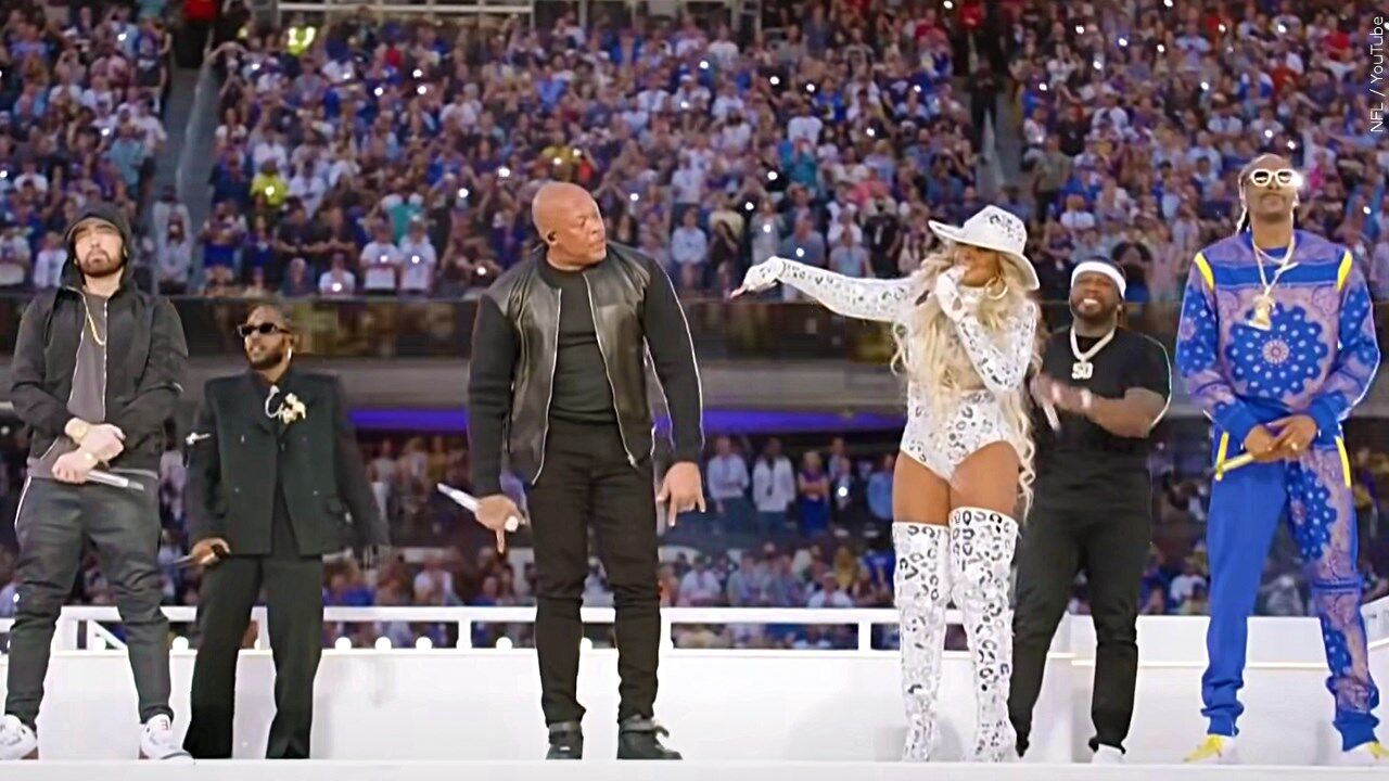 Eminem, left to right, Kendrick Lamar, Dr. Dre, Mary J. Blige, 50 Cent and  Snoop Dogg perform during the Pepsi Halftime show during the NFL Super Bowl  56 football game between the