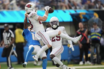 Sorprenden los Cardinals a los Chargers con victoria de 26-14 en debut de Mike LaFleur