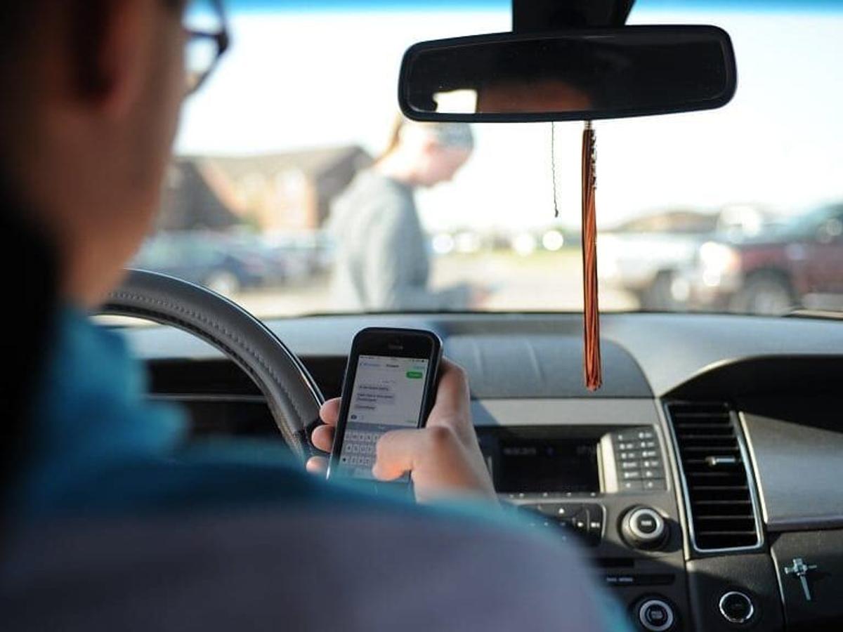 Here's what you're allowed to do under the Texting and Driving law | News |  kvoa.com