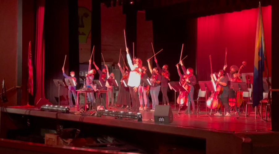 Local students preform alongside world renowned electric violinist