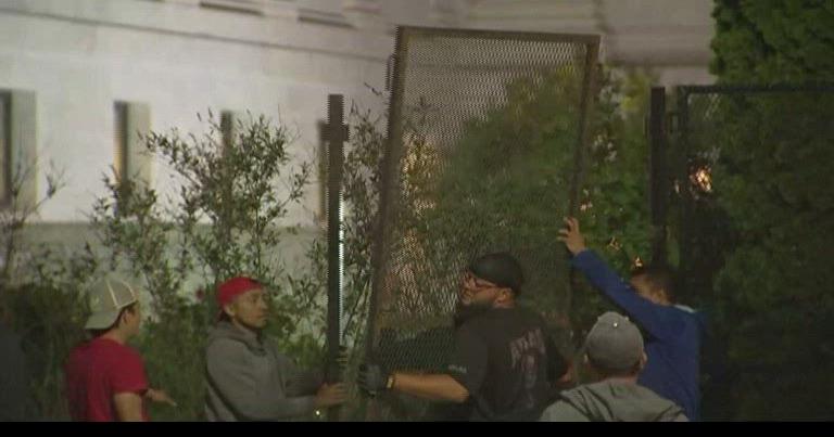 Higher fencing put up around Supreme Court News kvoa com