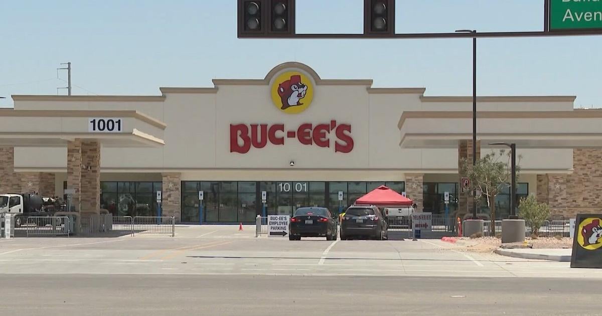 Doors now open! Fans rush into first-ever Arizona Buc-ee's location