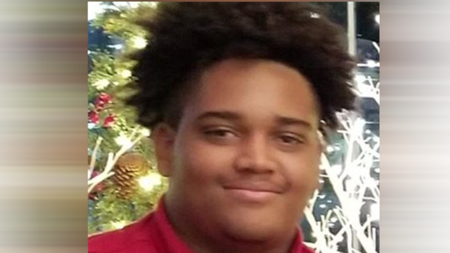 Texas teen football player collapses, dies in twin brother’s arms(02)