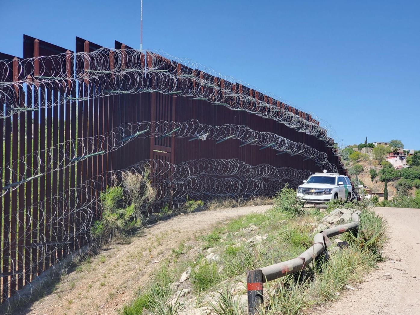 Migrants being released on streets after leaving Border Patrol custody |  Local News | kvoa.com, image size:1396x1047