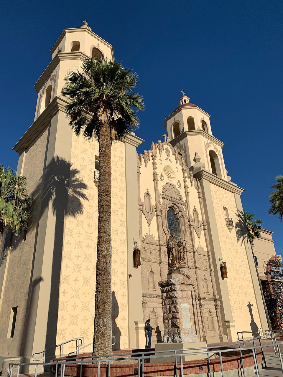 Tucson's St. Augustine Cathedral hosts historic bishop ordination ...