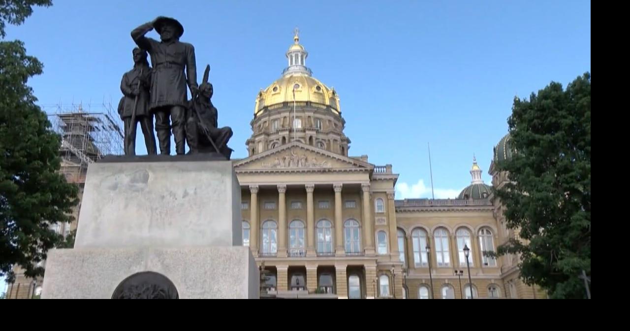 Iowa lawmakers race to clear bills before funnel week deadline