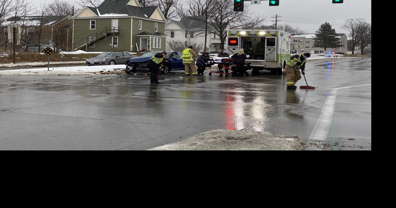 At least two apparent injuries in Cedar Falls crash | Archive | kwwl.com