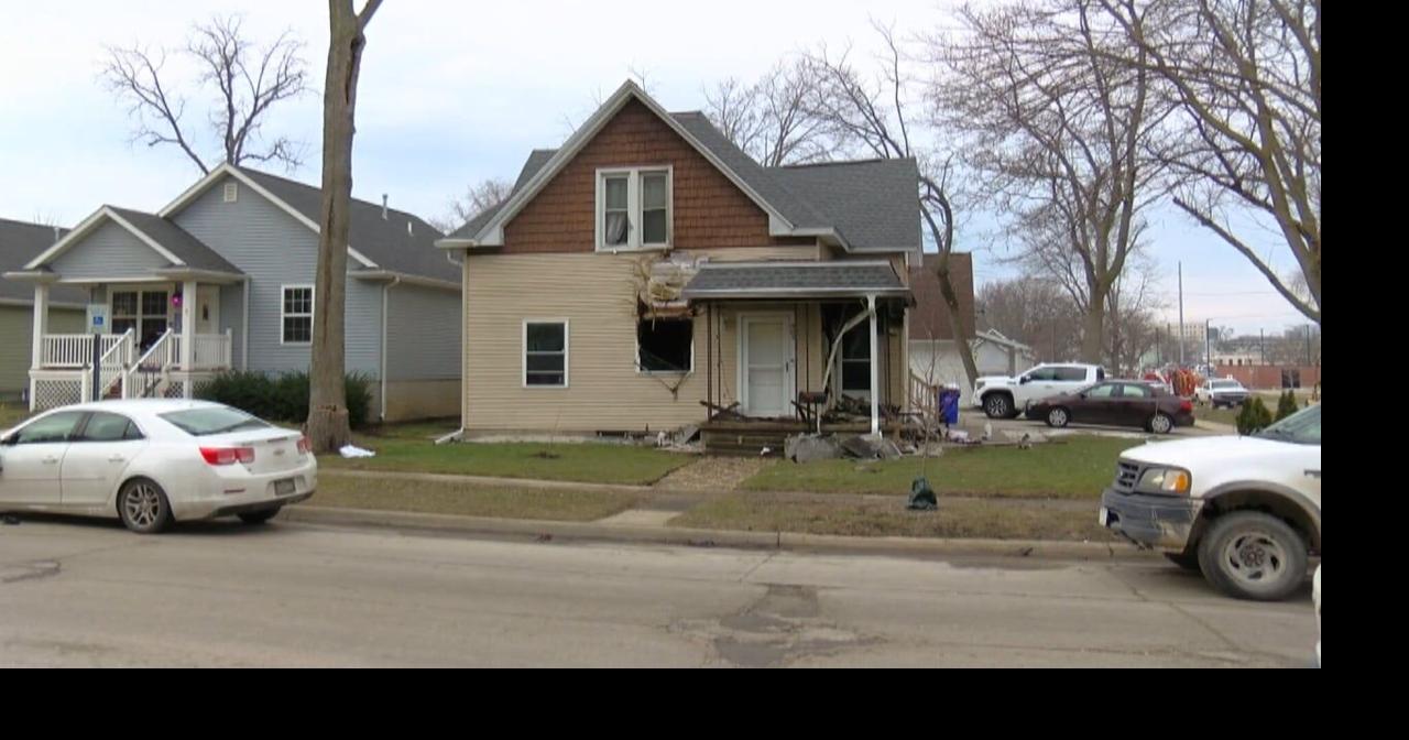 Two cats killed, 4 people rescued in Cedar Rapids house fire Cedar Rapids