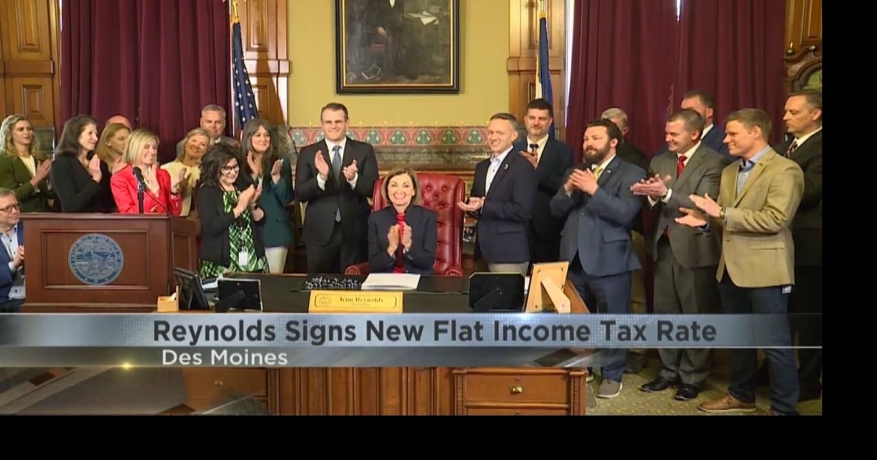 Governor Reynolds signs flat income tax rate into law | Politics | kwwl.com