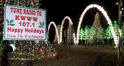 Waverly Christmas On Main 2022 Waverly Lights Staying On So Serviceman Returning Home Can Enjoy Christmas  | News | Kwwl.com