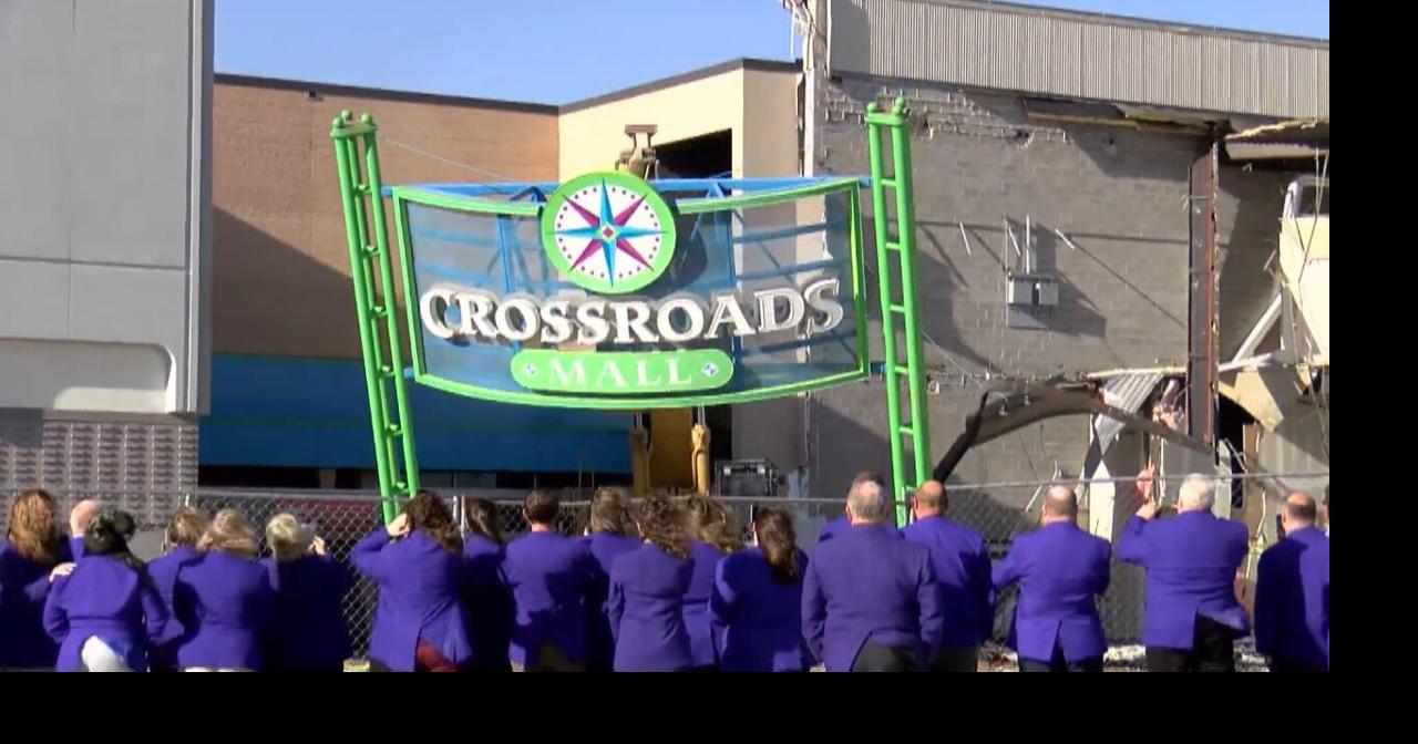 End of an era: Waterloo's Crossroads Mall sign comes down amid ...