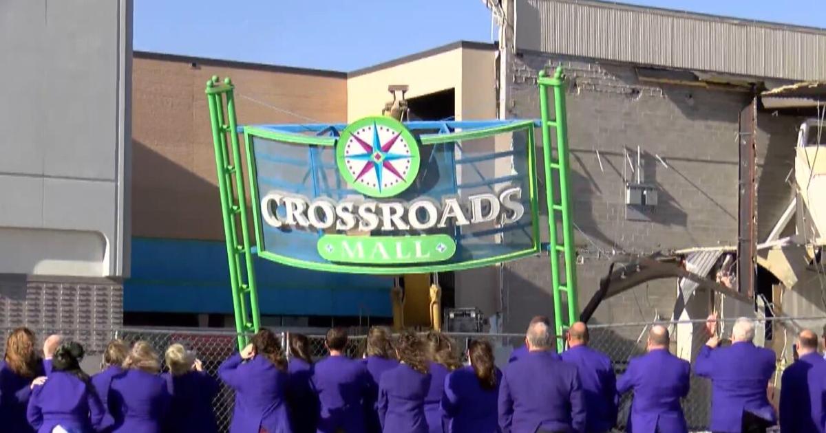 End of an era: Waterloo's Crossroads Mall sign comes down amid ...