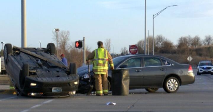 One person injured in Cedar Falls rollover crash | News | kwwl.com