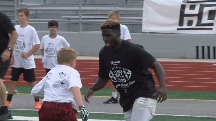 Kansas City Chiefs star Tyreek Hill returning to Eastern Iowa for another  football camp