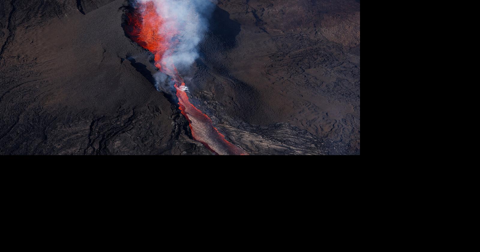 Hawaii activates National Guard as Mauna Loa #39 s unpredictable lava flow