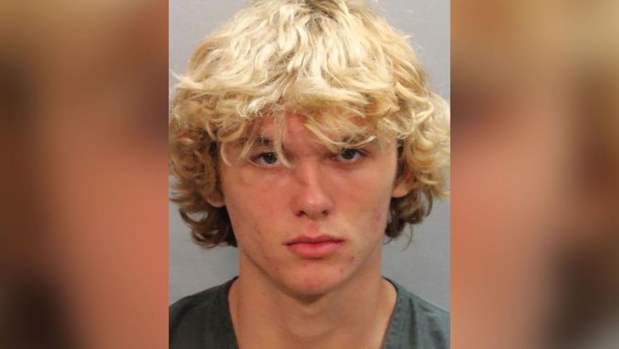 Florida teen arrested after brandishing machete outside early voting