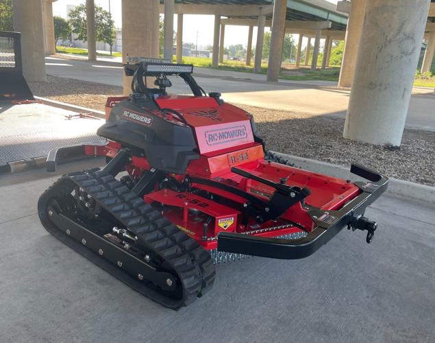Cedar Rapids unveils new remote-controlled mower | Cedar Rapids | kwwl.com