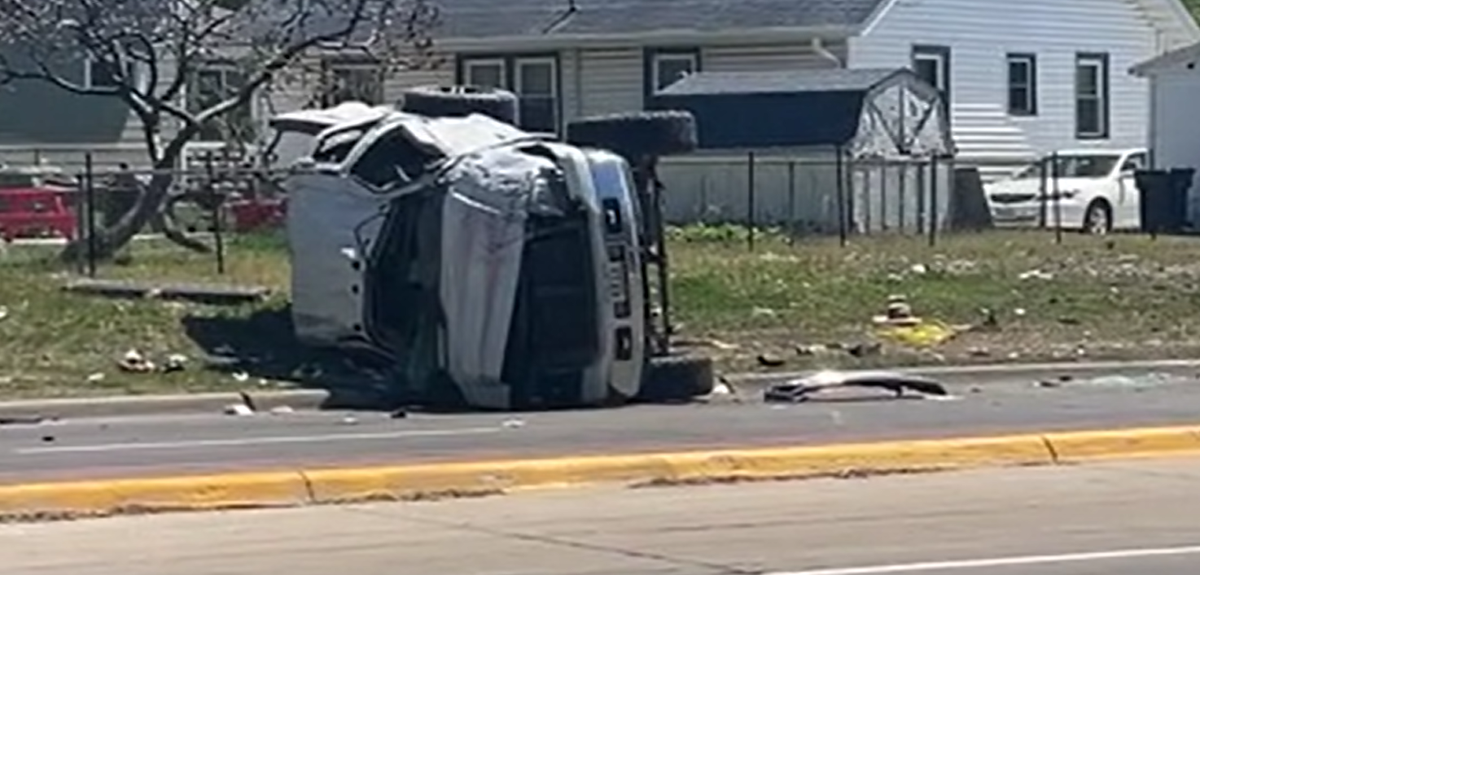 One ejected in Waterloo rollover crash | News | kwwl.com