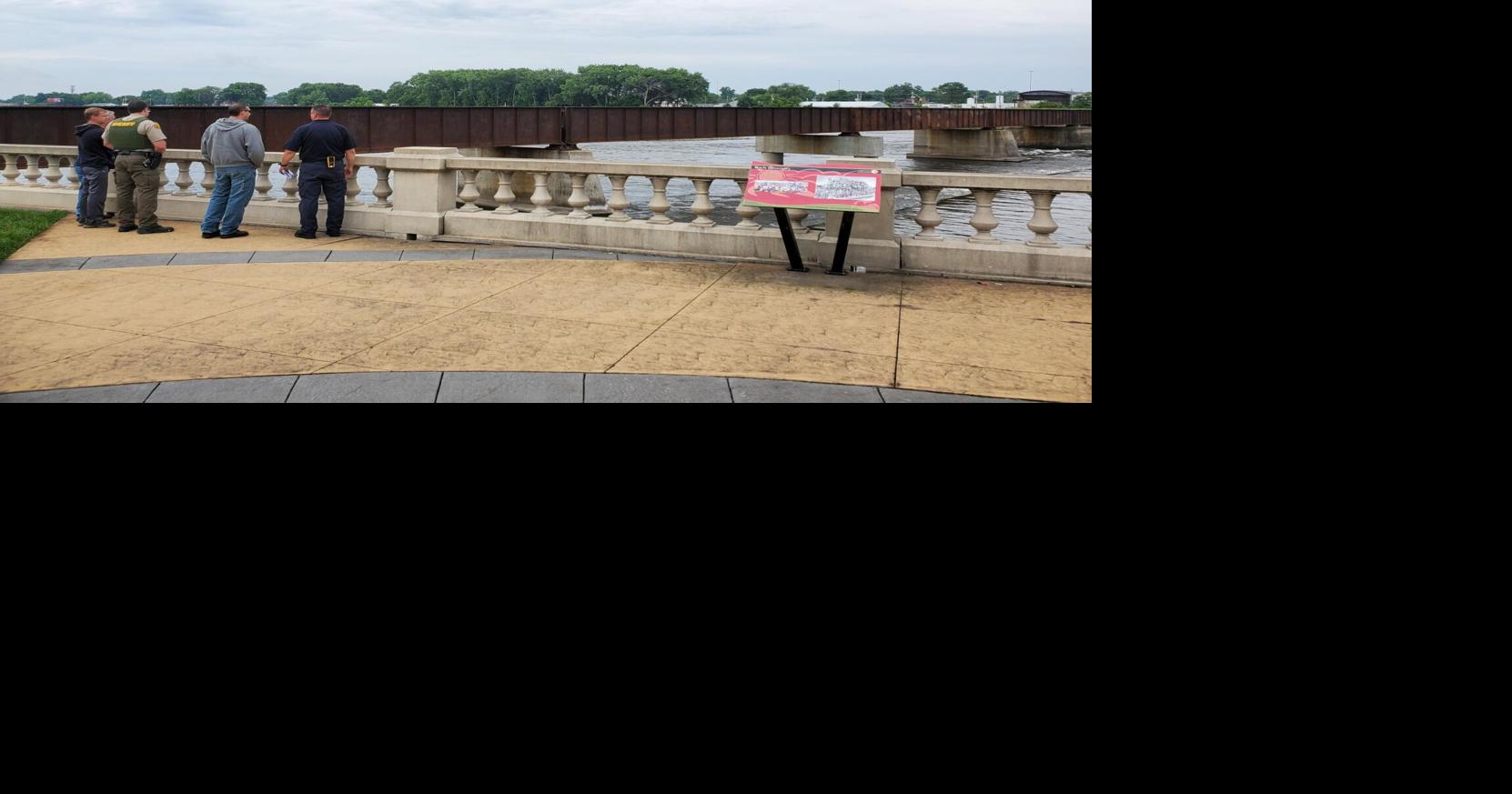 Waterloo Fire search Cedar River for unnamed person | Waterloo | kwwl.com