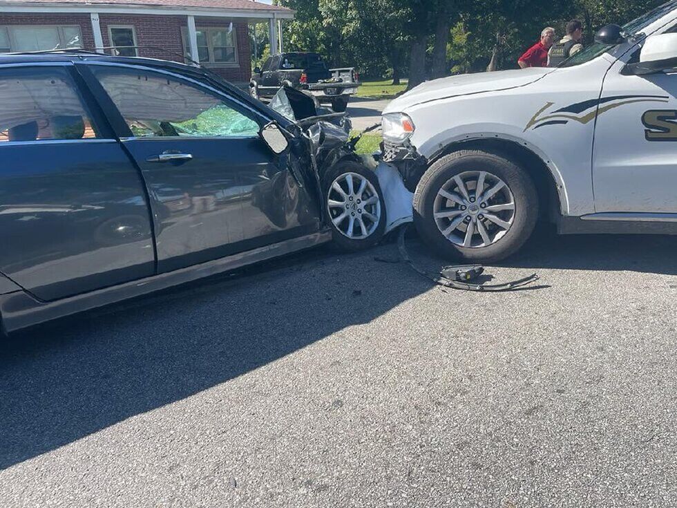 Tennessee deputy rams car speeding through homecoming parade route