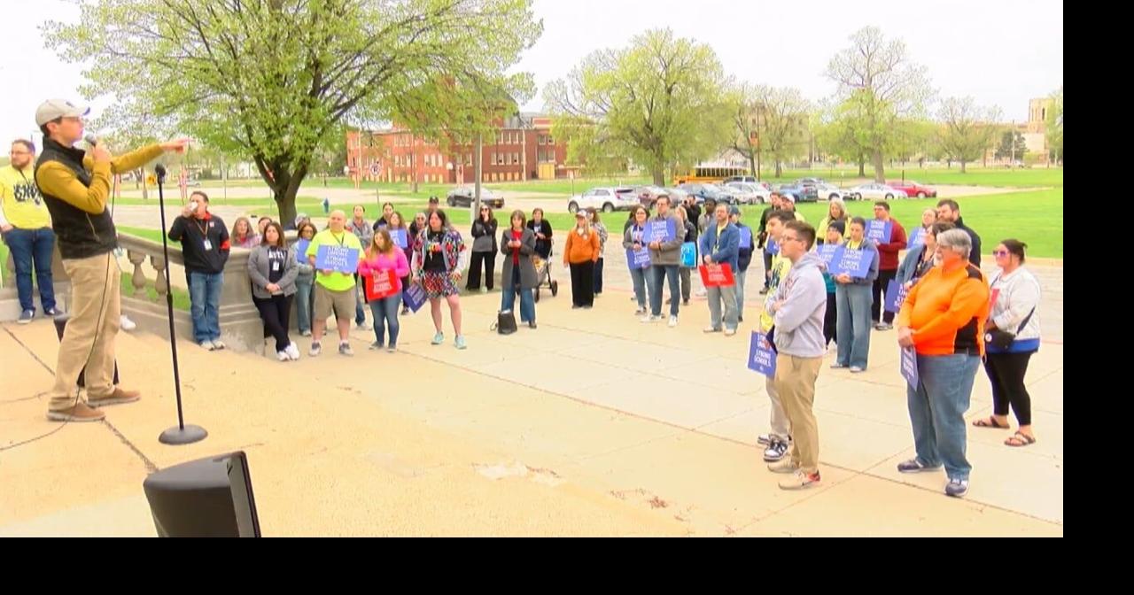 Iowa educators rally for more public school funding