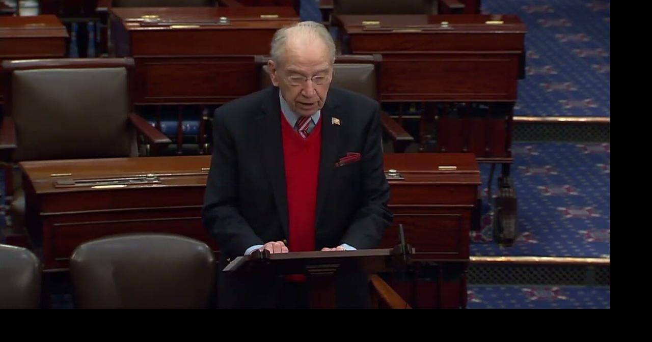 Sen Charles “Chuck” Grassley congratulates Ron Steele on his journalism career