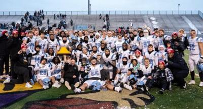 Upper Iowa football makes history with first bowl win | News | kwwl.com