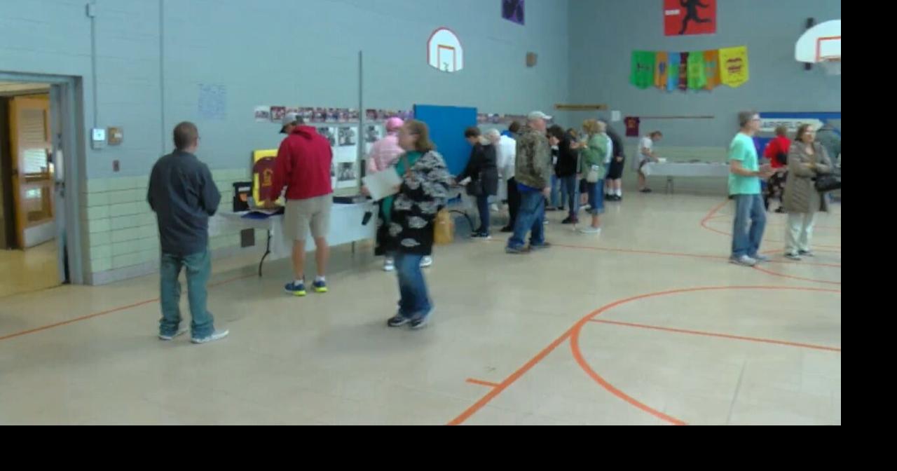 Cedar Rapids Schools hold open house for community to bid farewell to