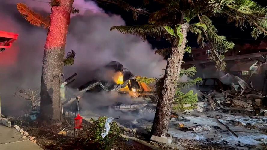 3 killed in fiery small-plane crash at mobile home park in Clearwater,  Florida, officials say | News | kwwl.com
