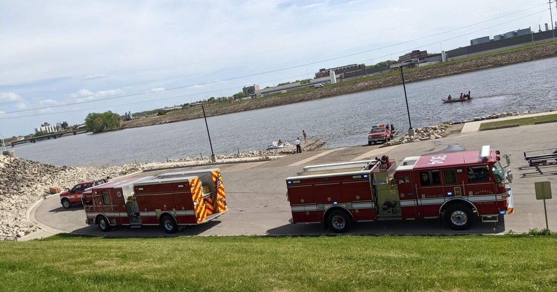 5 people on a disabled boat rescued from the Cedar River on Saturday ...