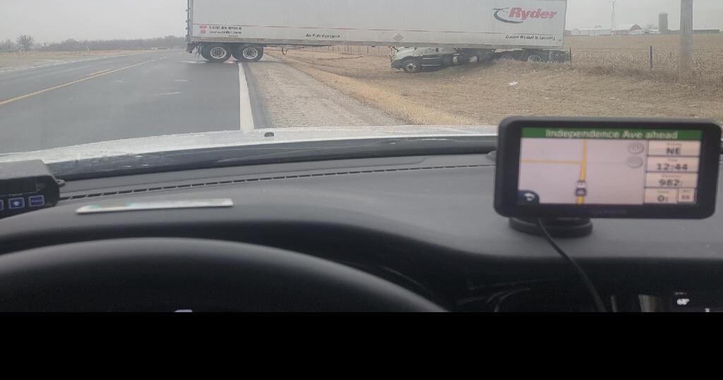 Jackknifed semi near Dunkerton due to icy roads News
