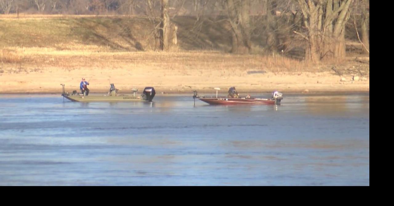 Three fishermen killed after boat capsizes on Mississippi River ...