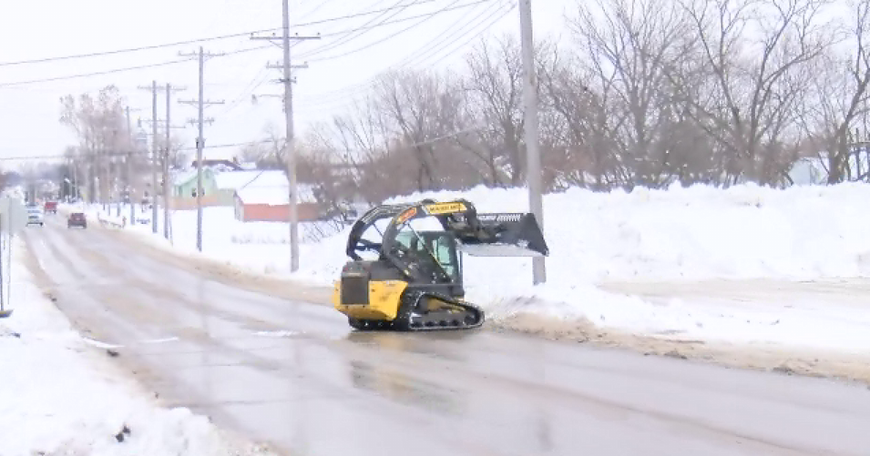 Vinton road crews gear up for snow, prioritize hospital access