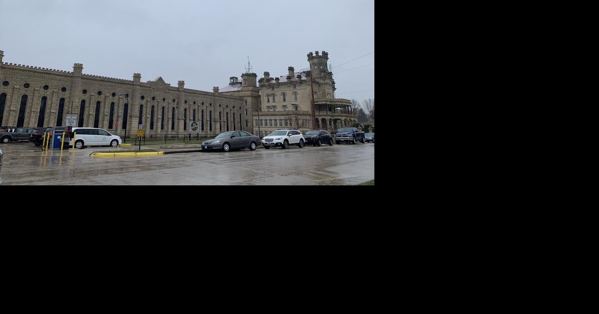 Iowa Board of Corrections approves new prison wardens at Anamosa, Fort