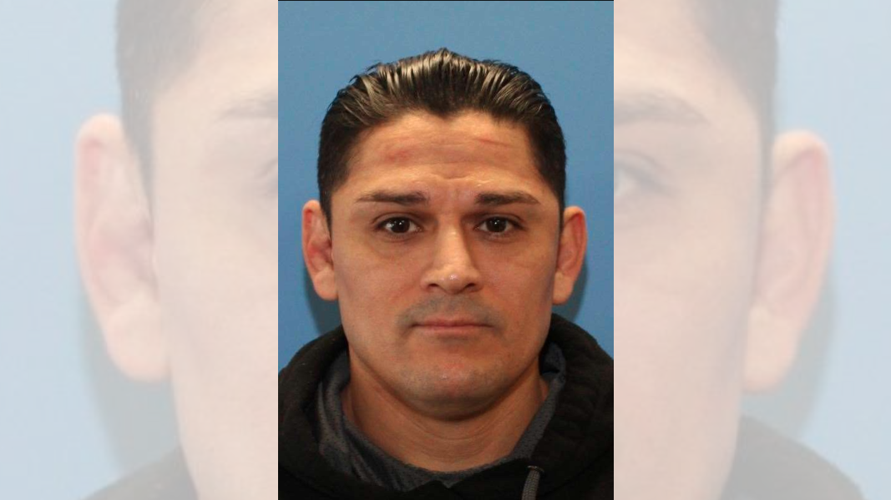 West richland police looking for armed and dangerous double
