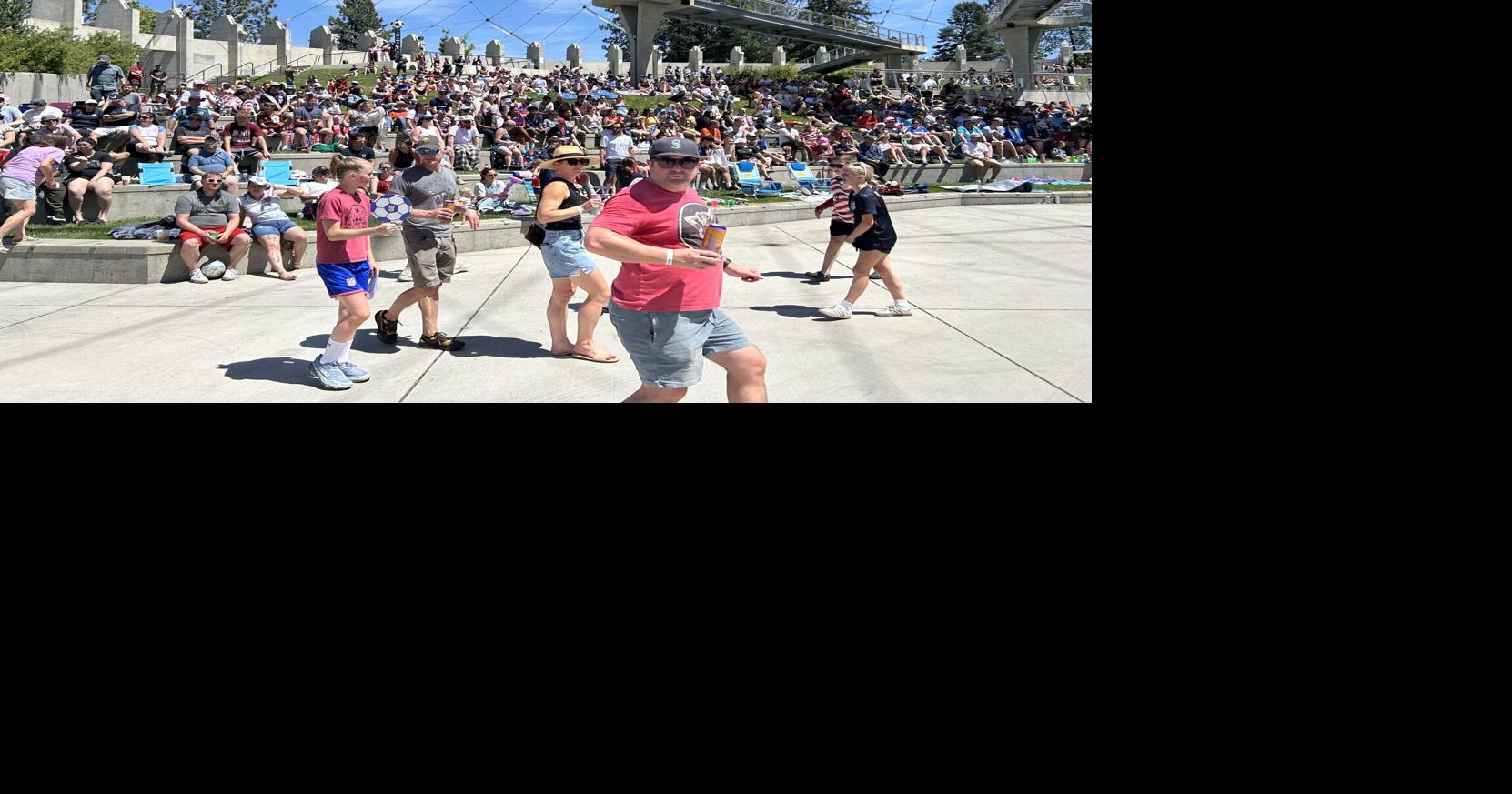 Thousands pack Gesa Pavilion watch party to cheer U.S. soccer team to 2-0 World Cup win over Australia