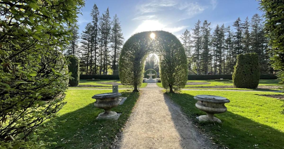 Free children's scavenger hunt at Manito Park this month