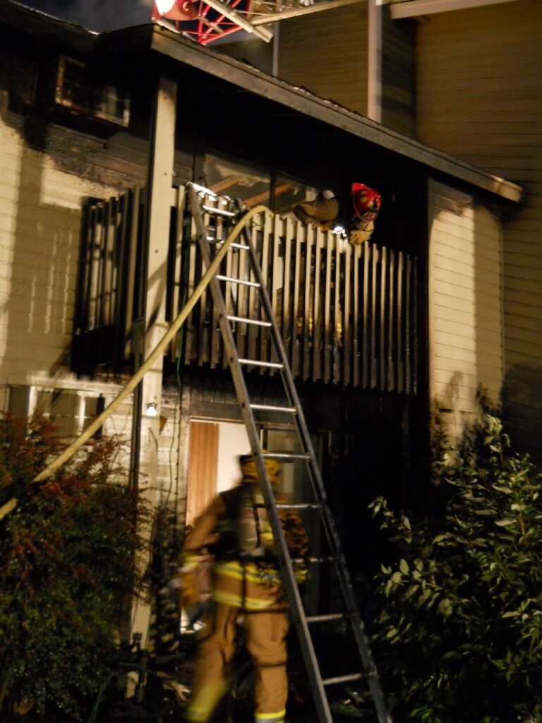 Two-alarm Fire Destroys Two Valley Apartments | Spokane | Kxly.com