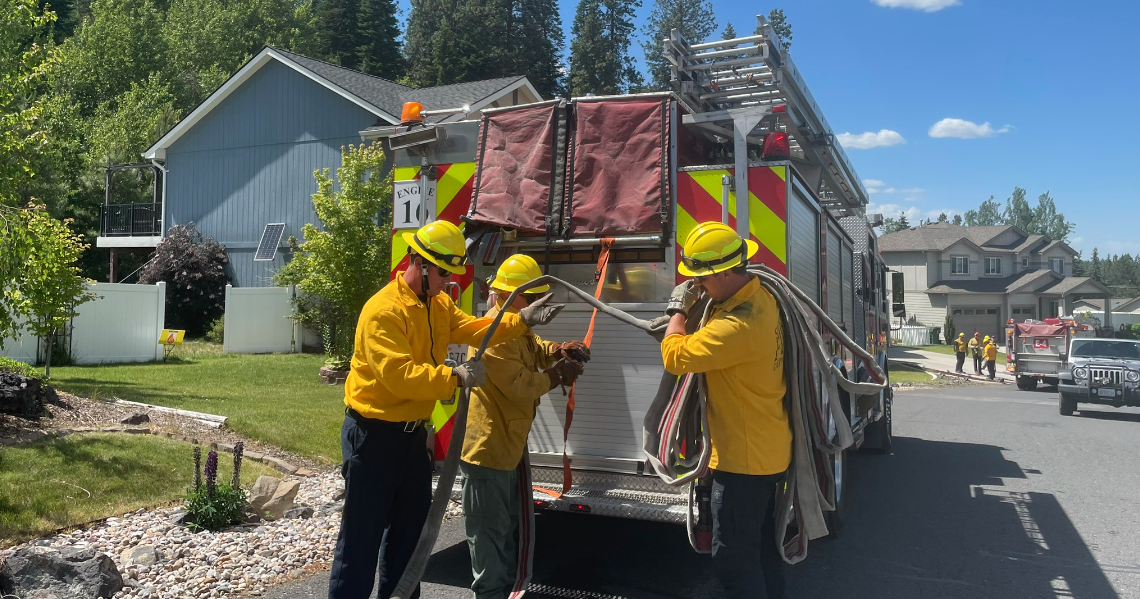 Training program allows firefighters to practice wildfire prevention in Latah Valley neighborhood - Vimarsana News