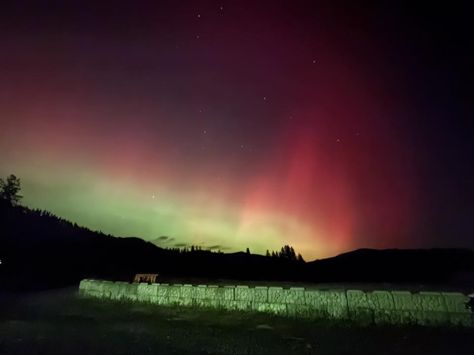 （solページ）オーロラ The Aurora Borealis lights up the sky across the Inland Northwest