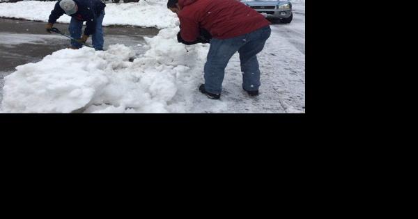 Clear snow-covered sidewalks before freezing rain - Vimarsana News