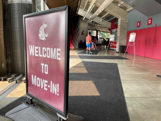 PHOTOS It’s movein day for WSU students Education