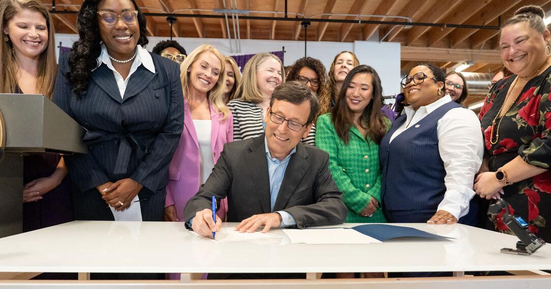 Washington governor signs executive order supporting women experiencing menopause in workplace