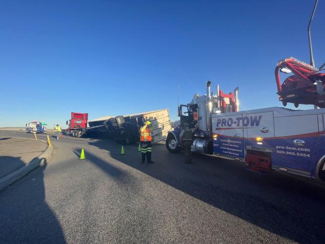 Semi Truck Rollover Crash Blocking Traffic On I 90 Overpass At Broadway Semi Truck Rollover Crash Blocking Traffic On I 90 Overpass At Broadway